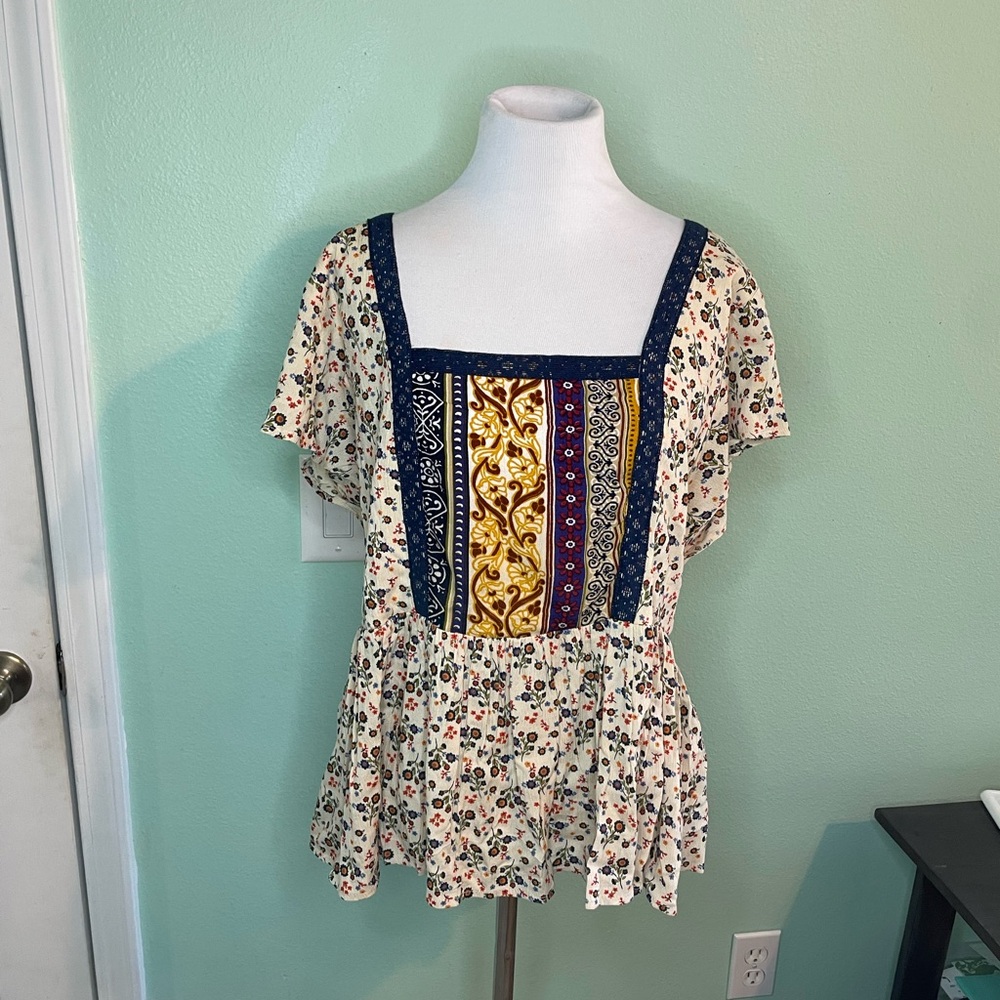NWT Maurices Cream and floral designed Ruffled Peplum peasant Blouse XL‎